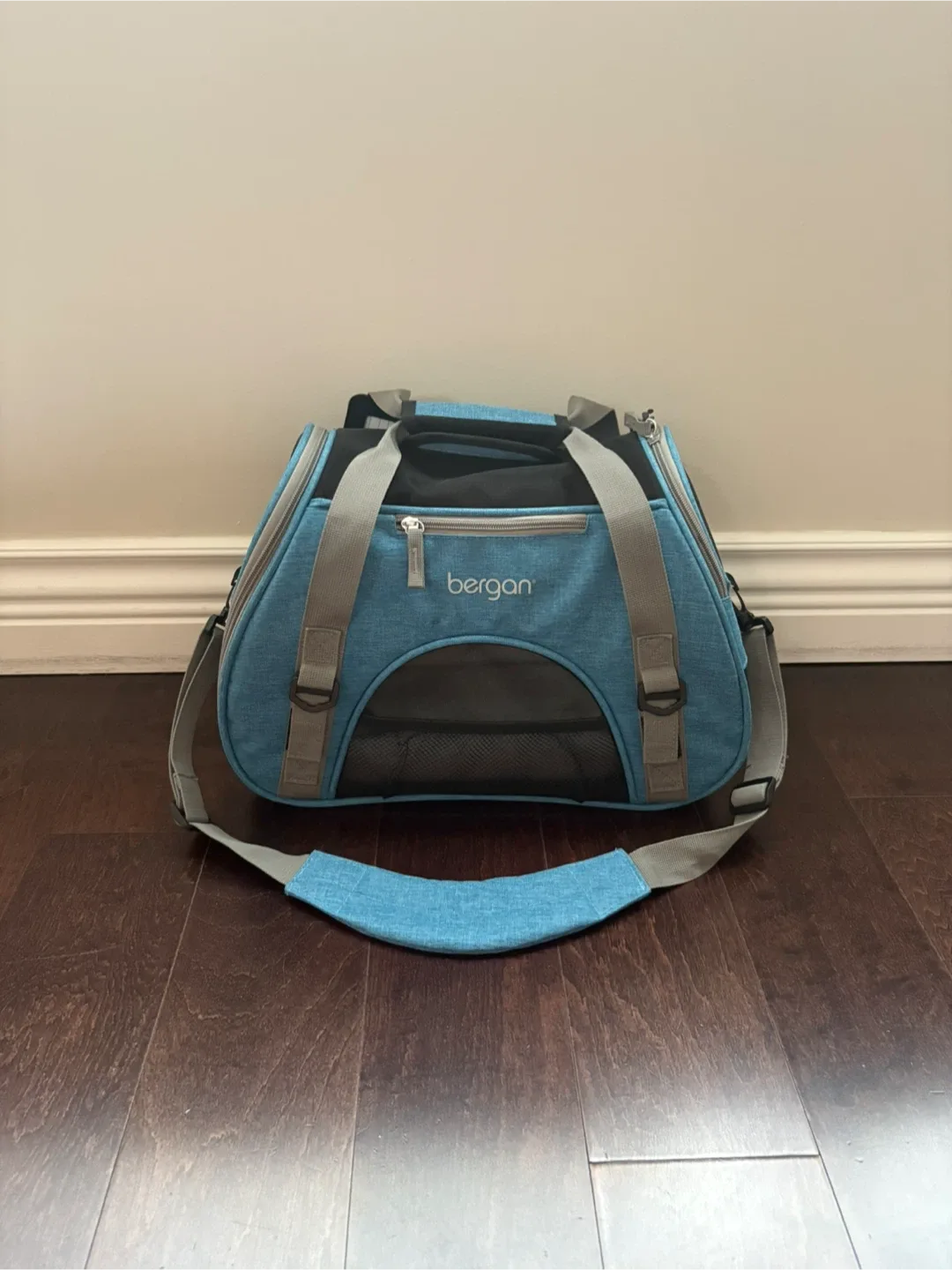 Bergan pet carrier, size small, blue
