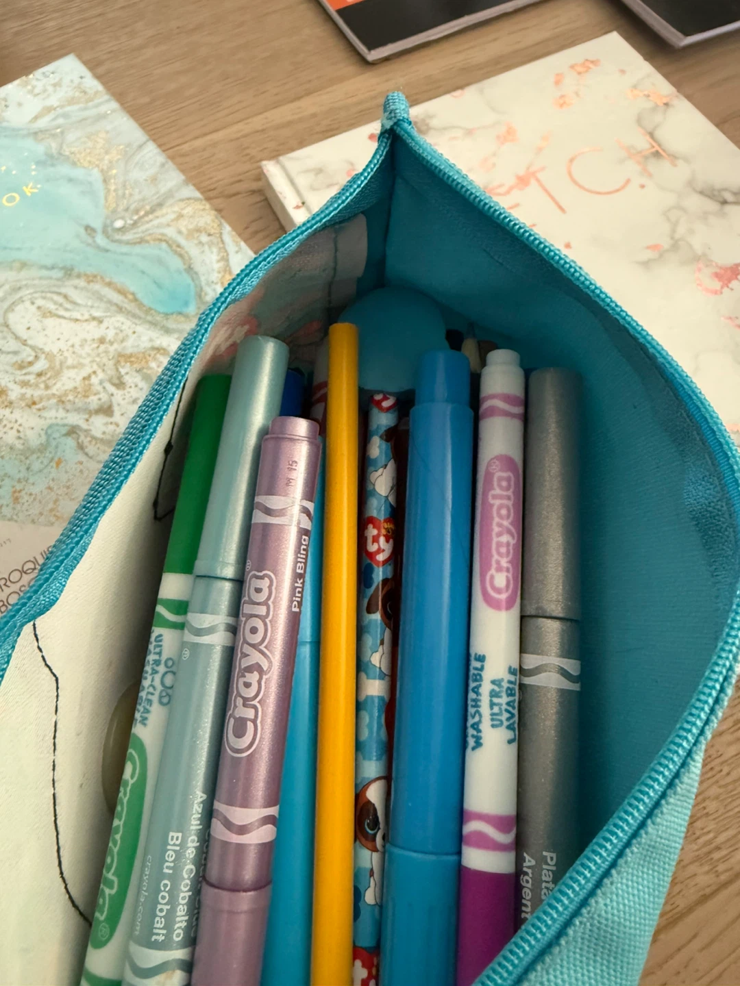 Art & drawing supplies - photo 2