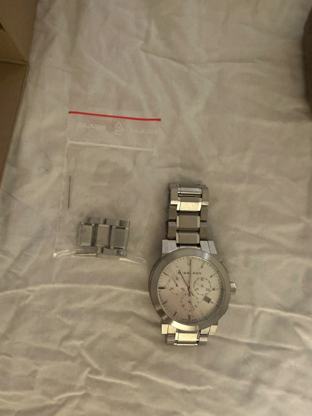 Burberry Watch with Box (never used) - photo 3