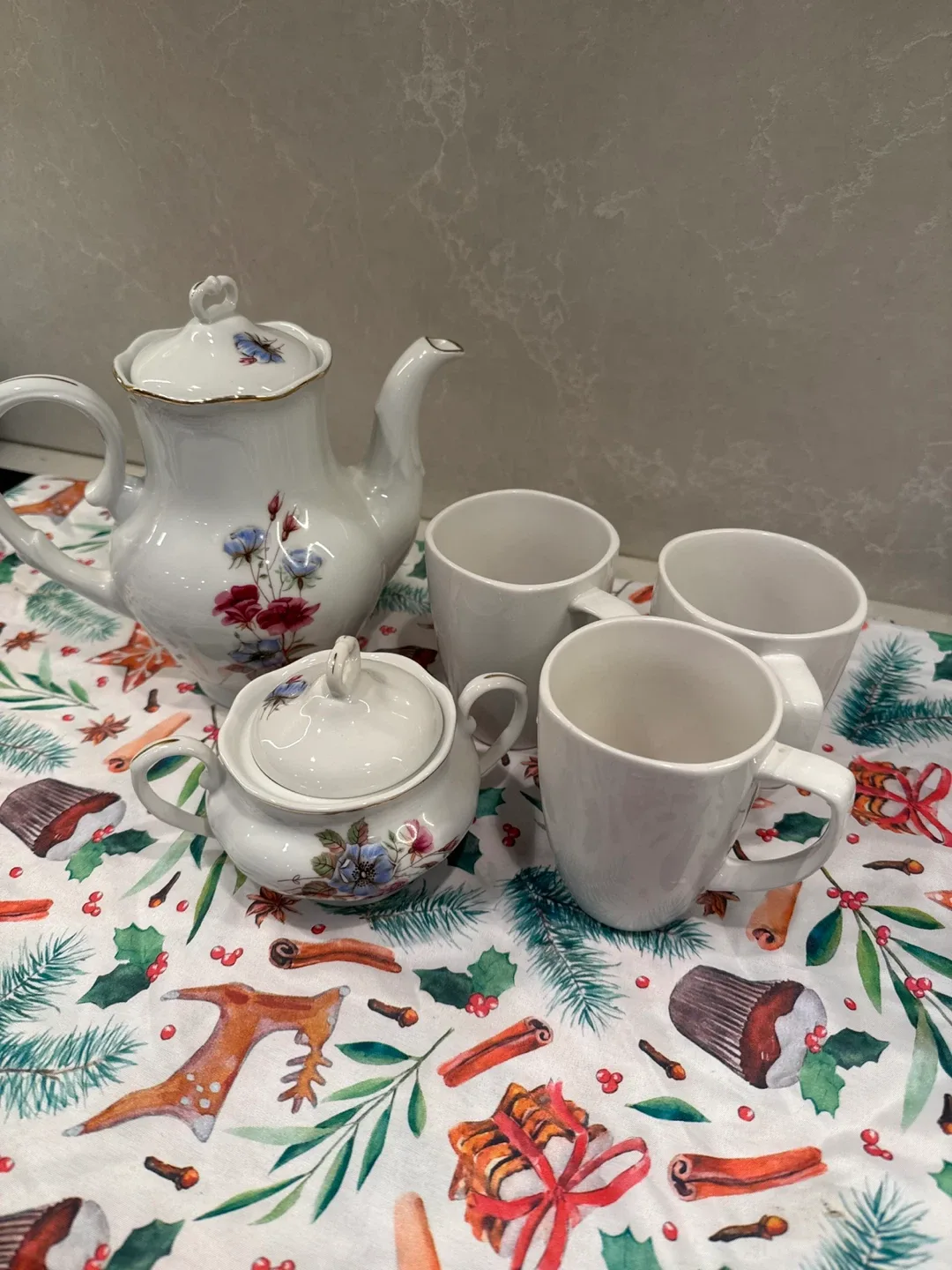 Floral Tea Set - Teapot, Sugar Bowl, 4 Mugs image indicator(2)