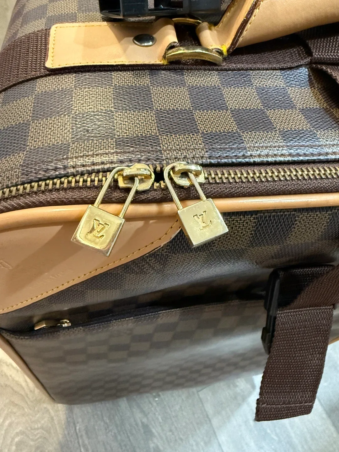 LV Hand carry