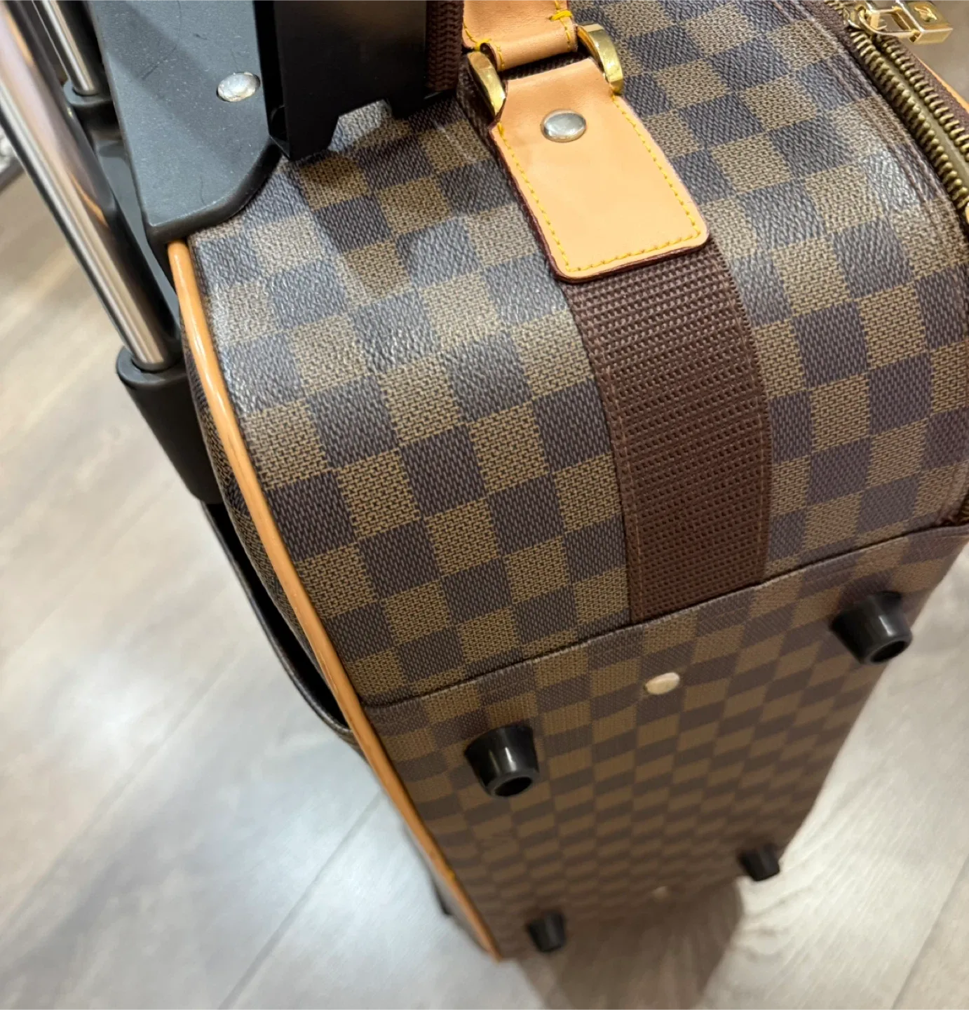 LV Hand carry image indicator(8)