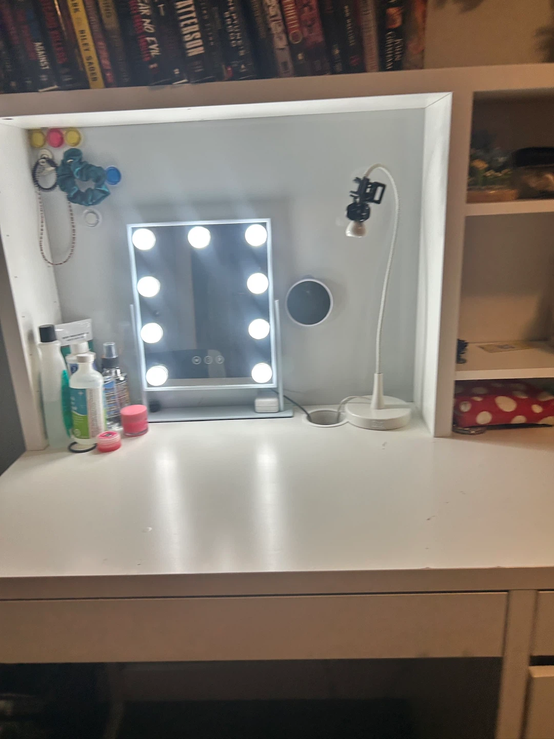 White Desk/vanity with Lighted Mirror - photo 3
