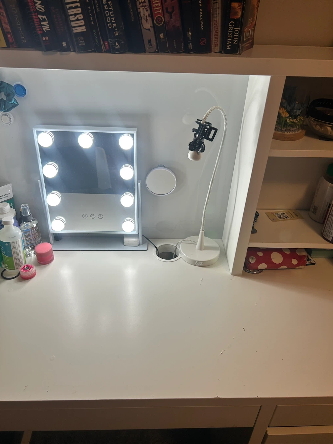 White Desk/vanity with Lighted Mirror - photo 4