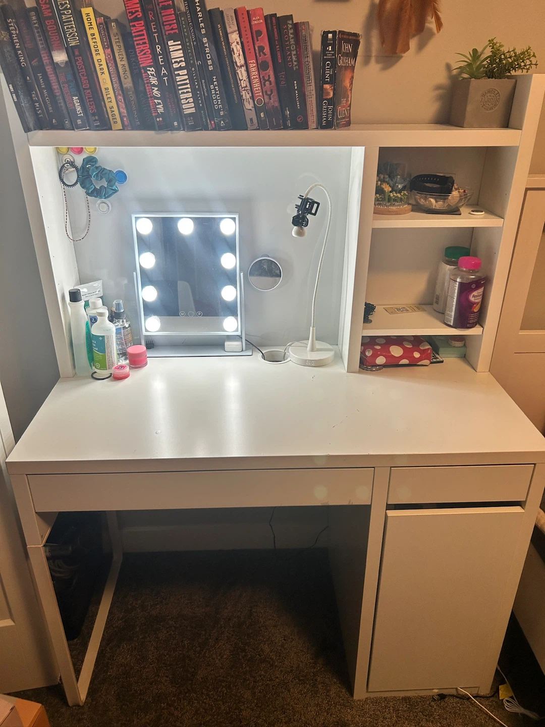 White Desk/vanity with Lighted Mirror