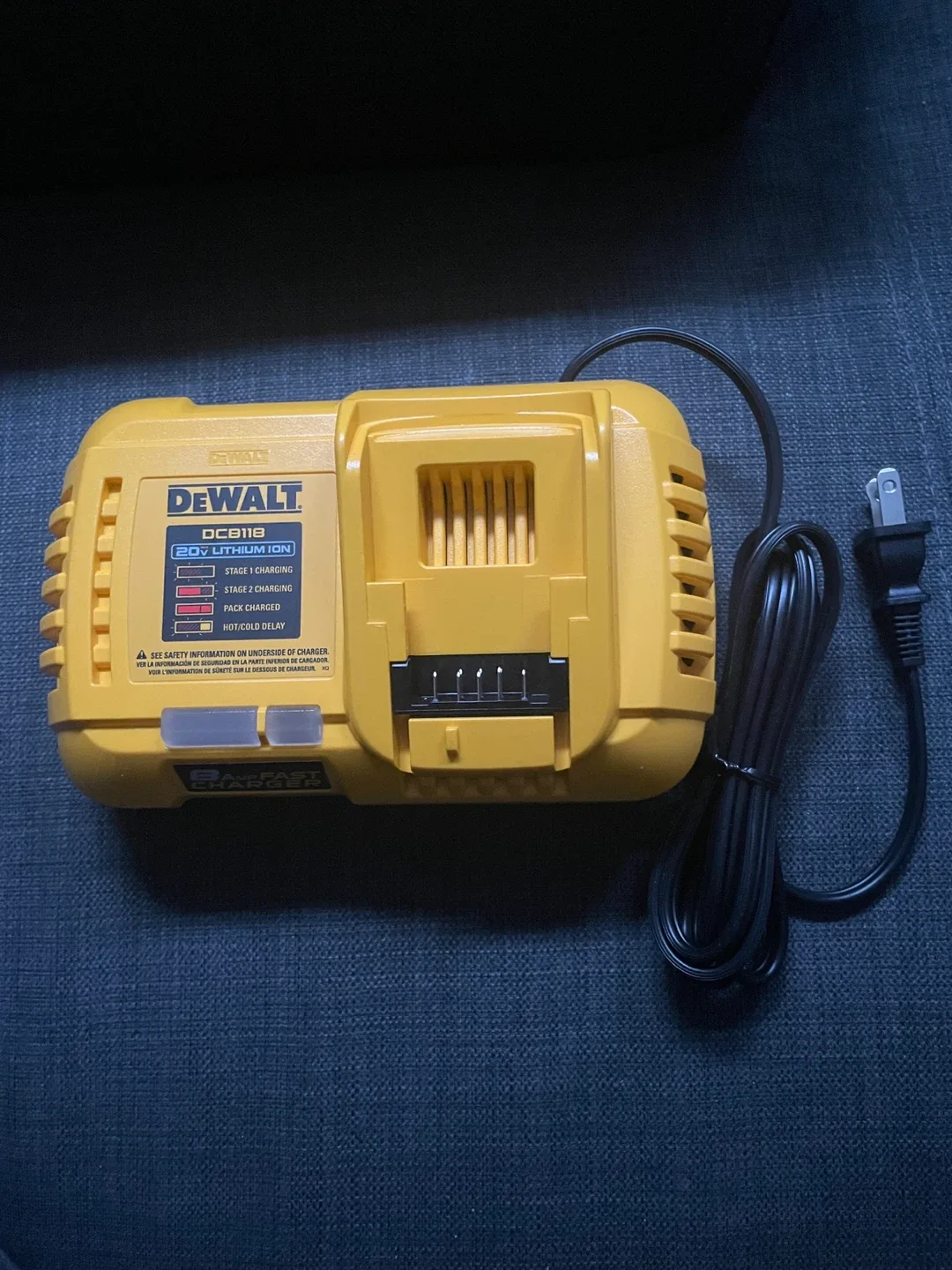 New DeWalt DCB118 fast Charger