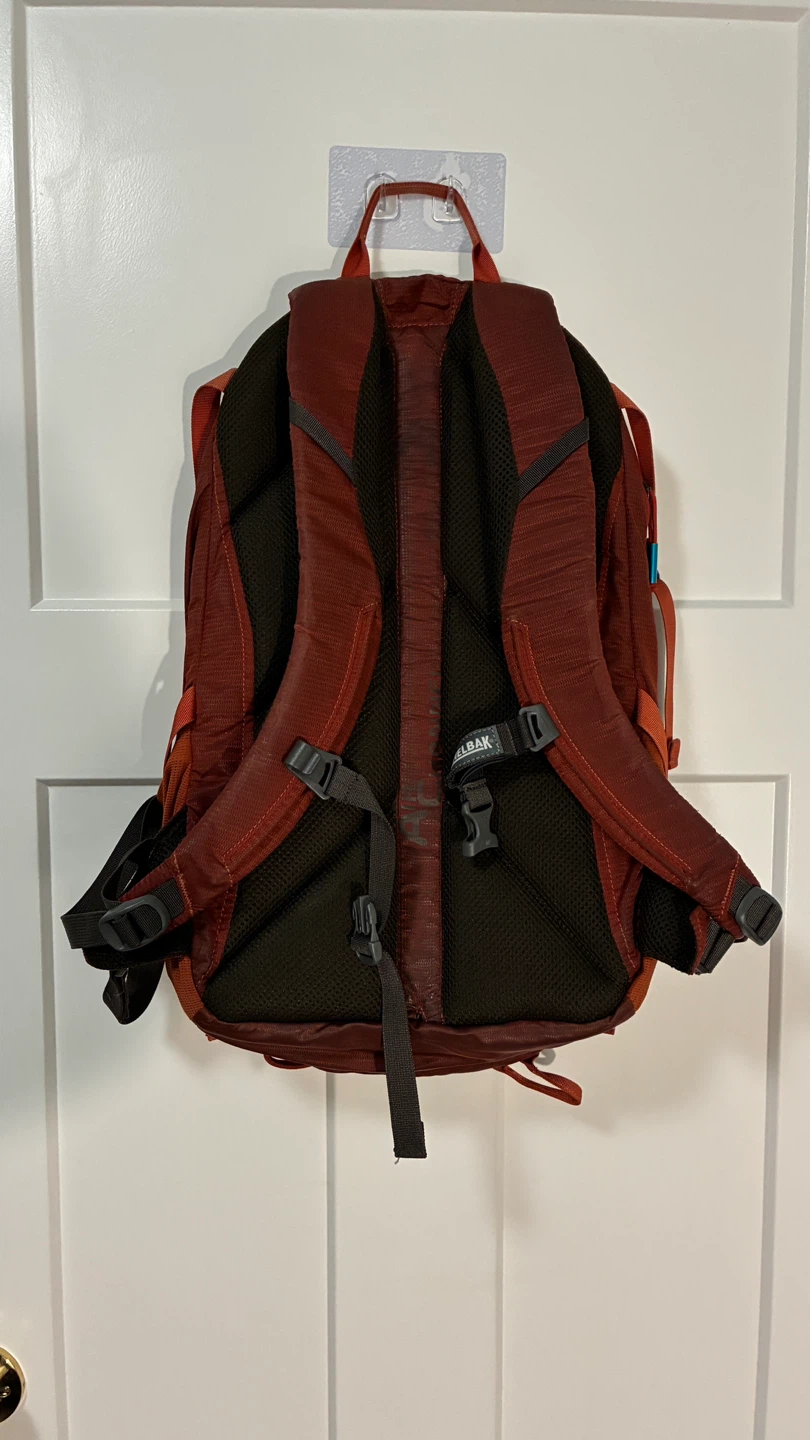 CamelBak Rim Runner 22 Backpack – Excellent Condition - photo 3