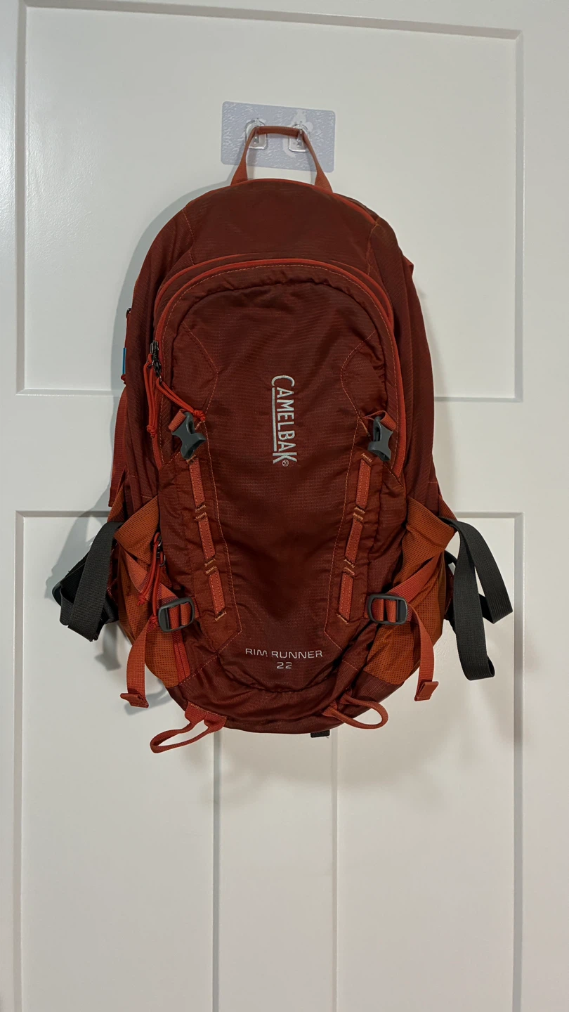 CamelBak Rim Runner 22 Backpack – Excellent Condition - photo 2