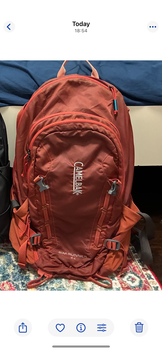 CamelBak Rim Runner 22 Backpack – Excellent Condition
