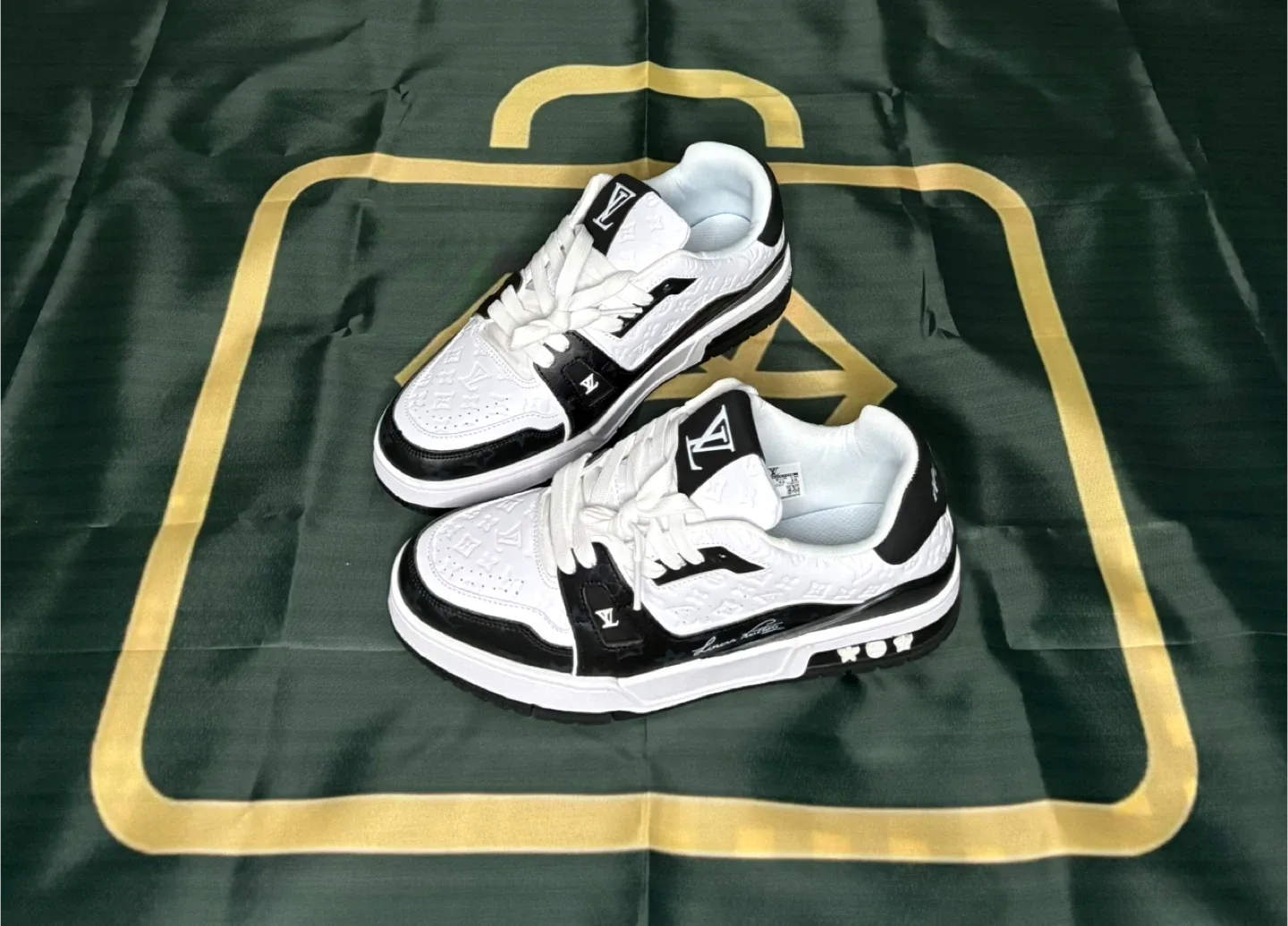 Louis Vuitton Low Top Sneakers image indicator(3)