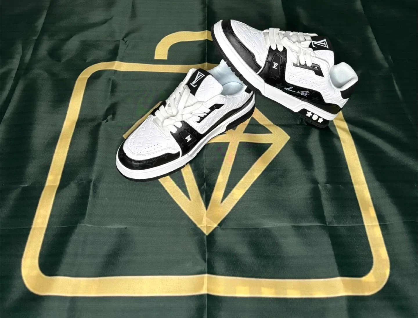 Louis Vuitton Low Top Sneakers