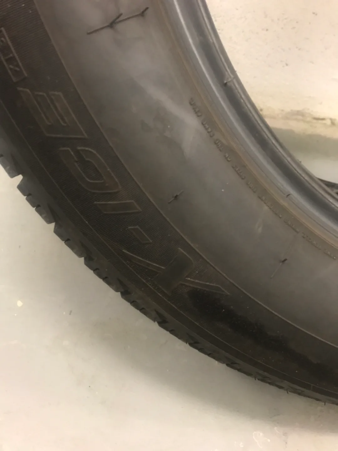 One Winter tire  ❄️ 225/60R18 image indicator(2)