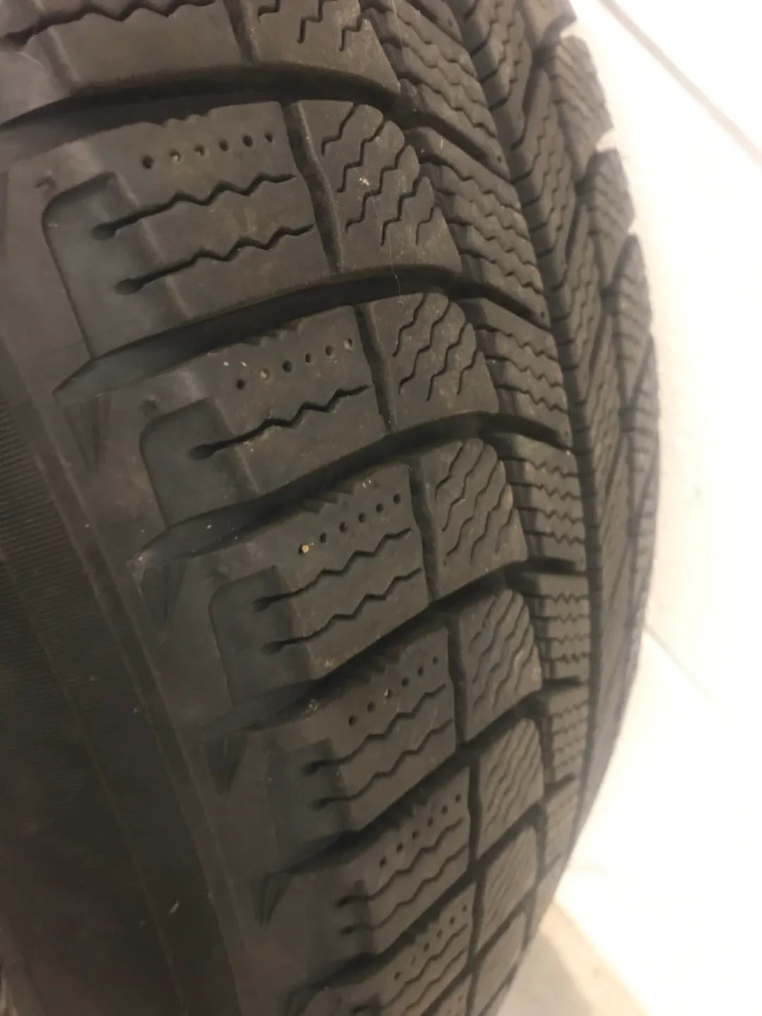 One Winter tire  ❄️ 225/60R18 image indicator(5)