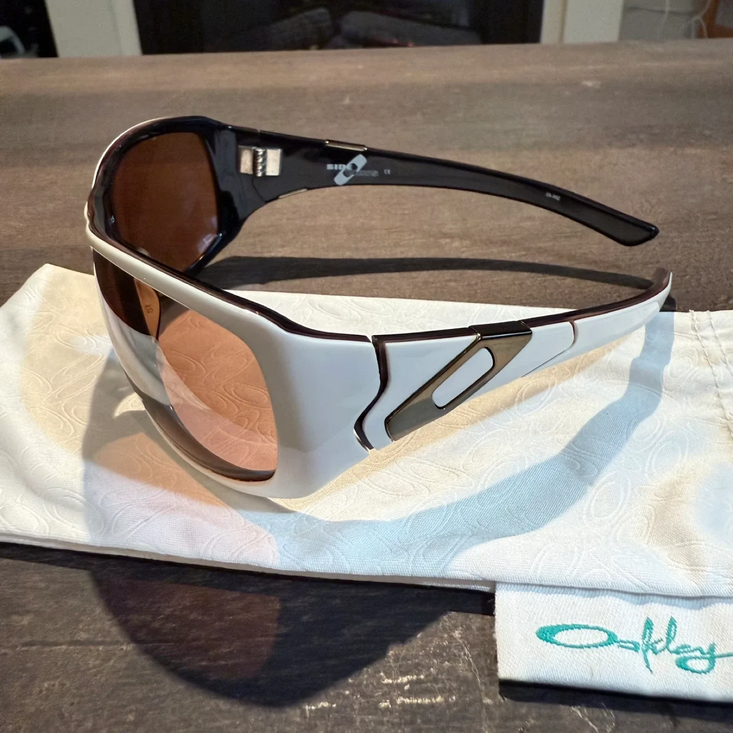 Oakley Sideways image indicator(3)