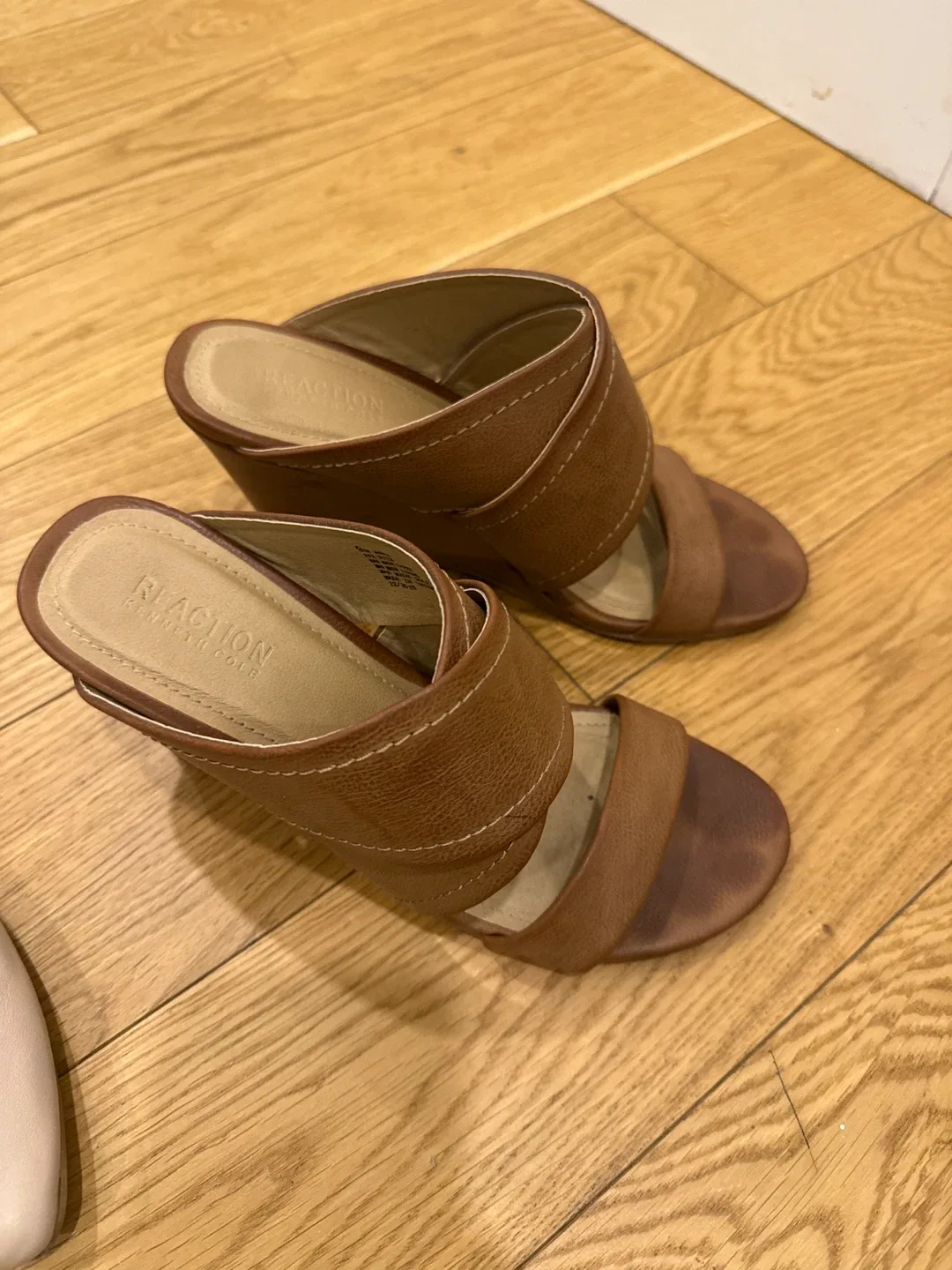 Reaction Kenneth Cole Brown Heels