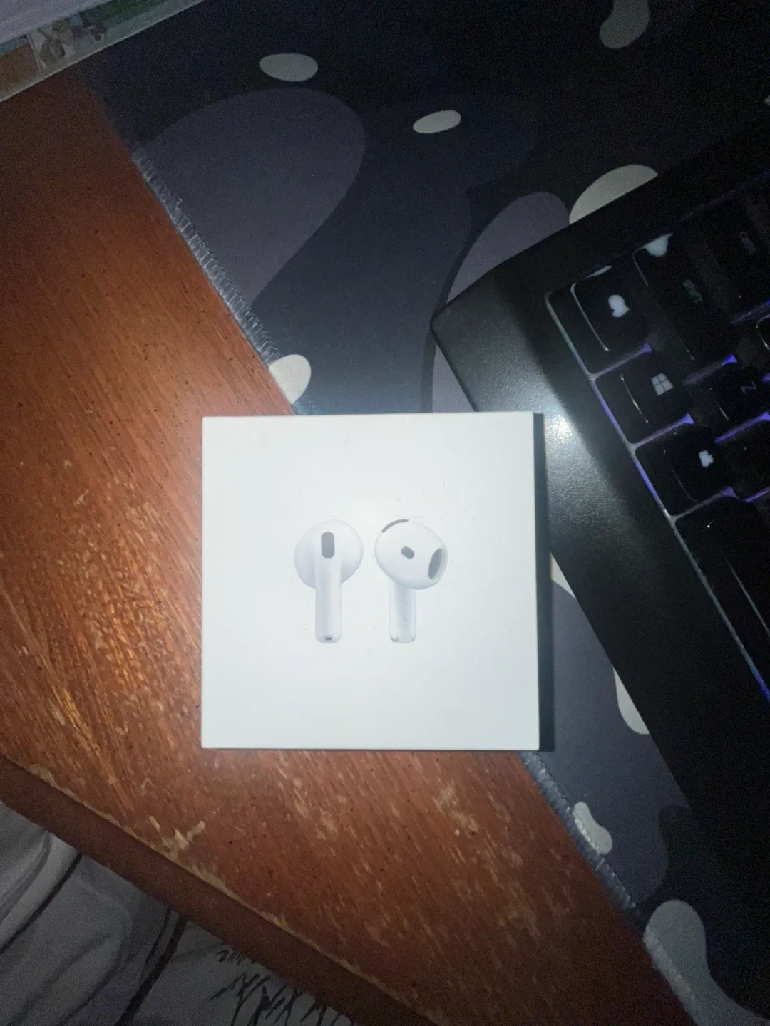 Apple Airpods (4th generation)