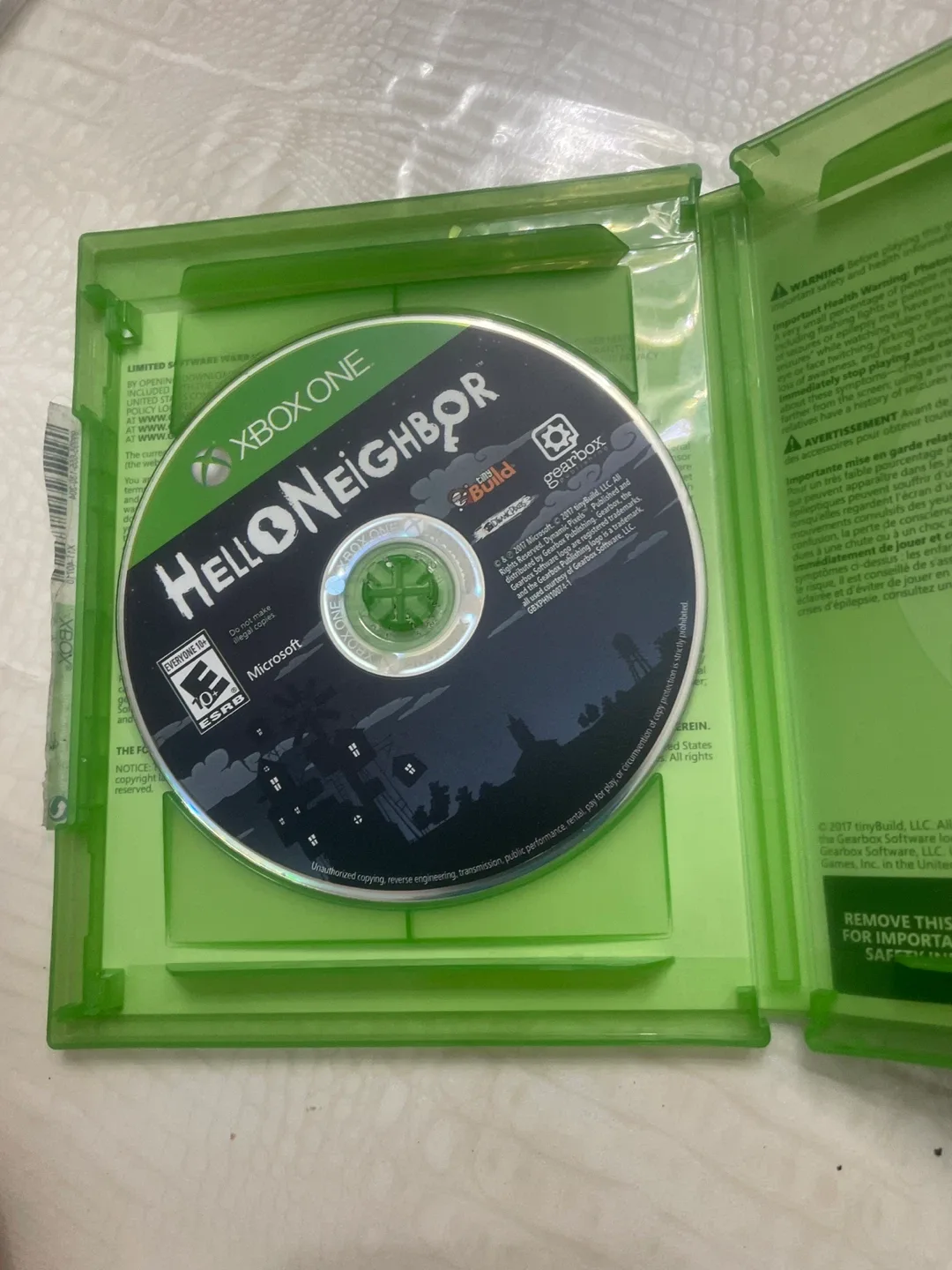 Hello Neighbor - Xbox One Game image indicator(2)