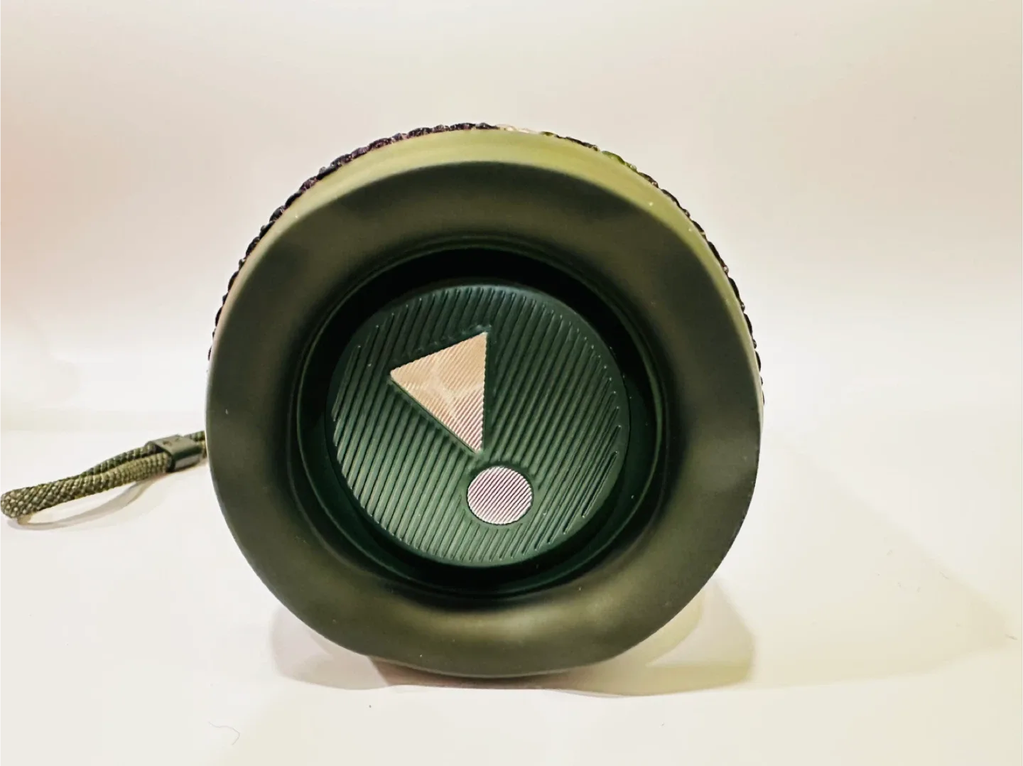 🔥 Bluetooth Speaker – Camo Style (JBL Flip 6-Style Design) 🔥 image indicator(4)