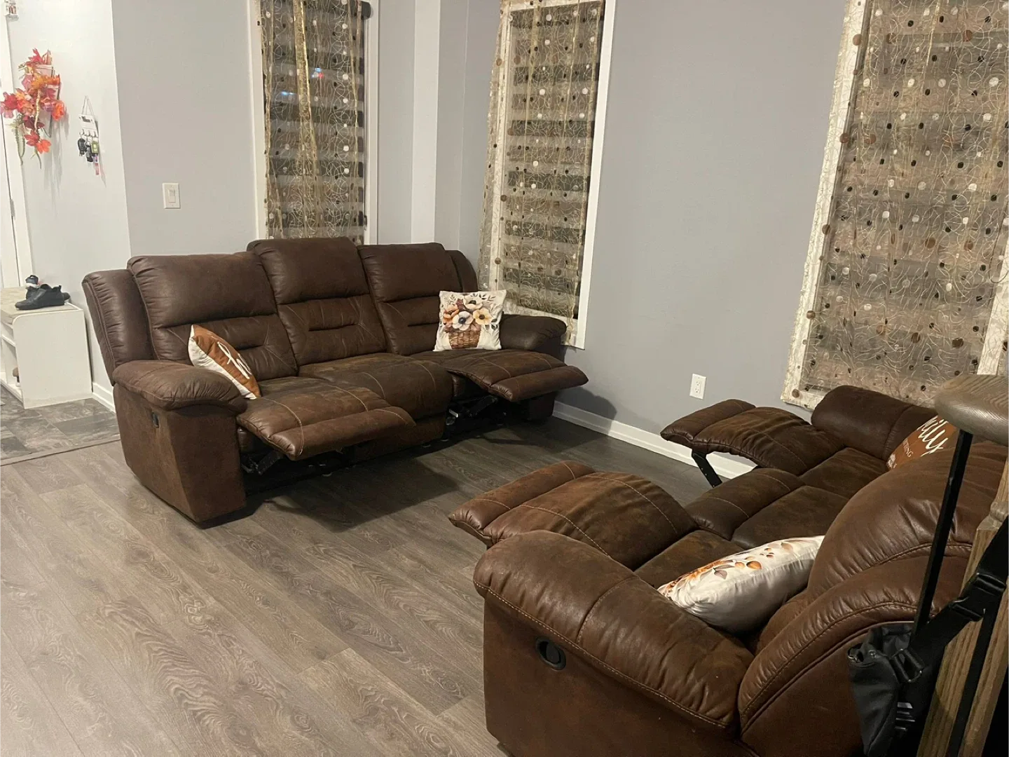 Brown Leather Reclining Sofa image indicator(3)