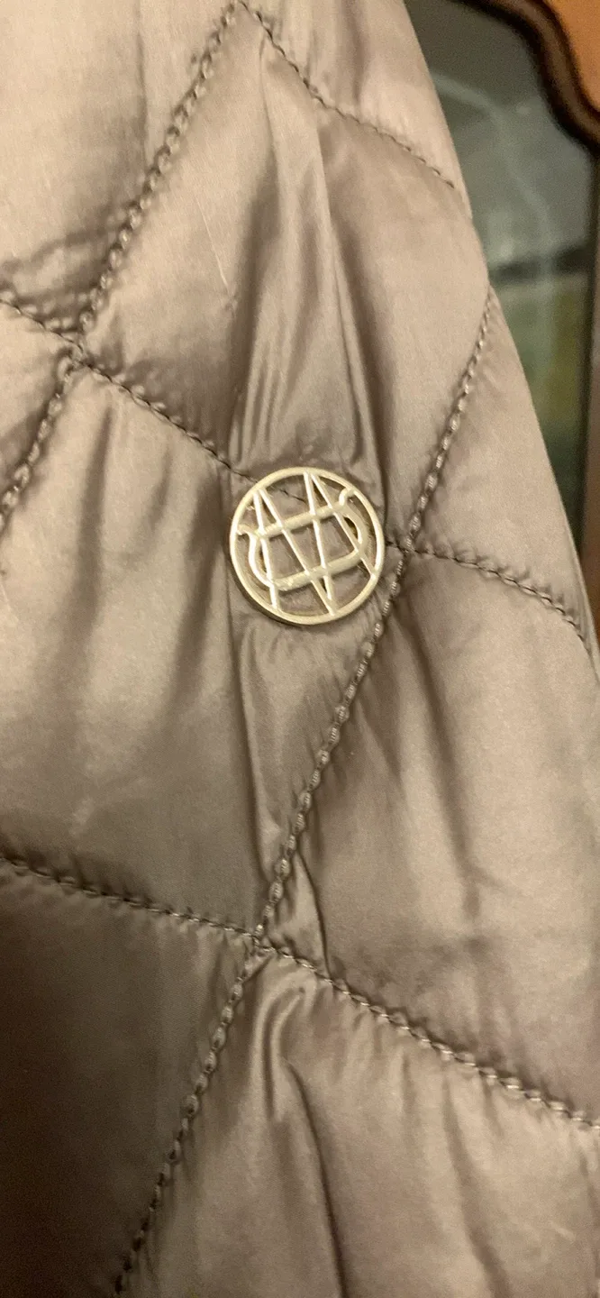 Massimo Dutti Quilted Jacket - Size L image indicator(3)