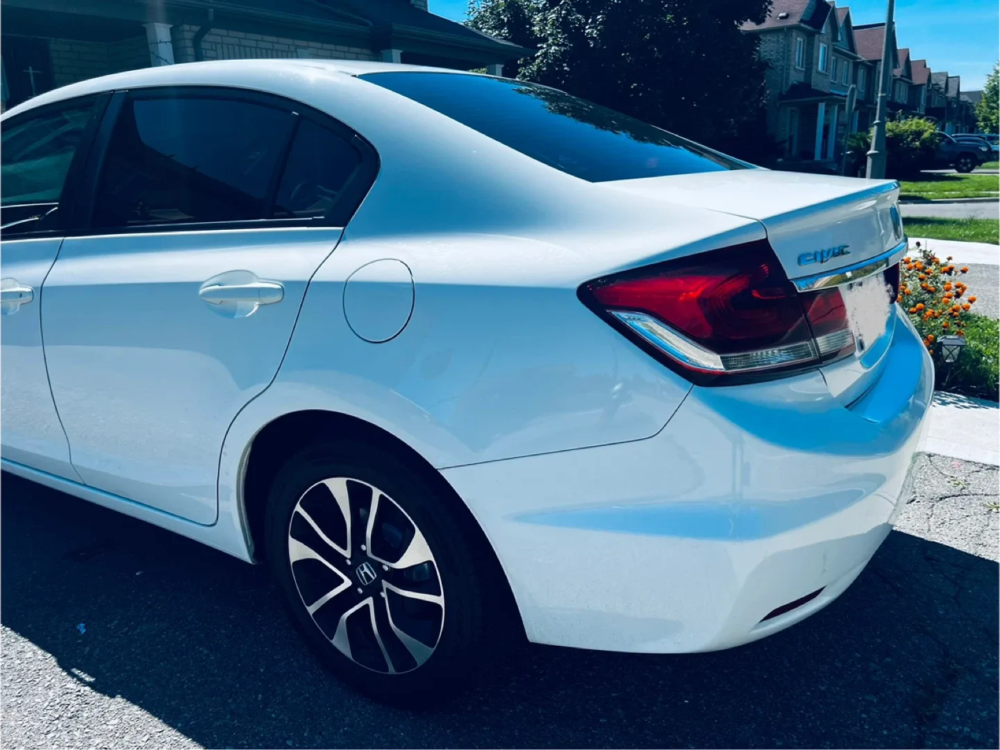 White Honda Civic Sedan image indicator(4)