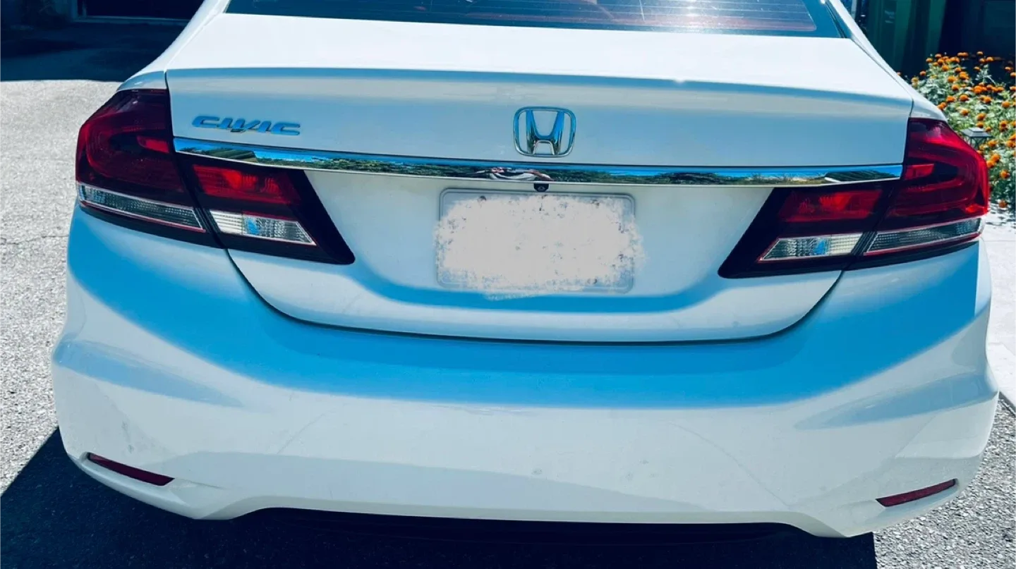 White Honda Civic Sedan image indicator(5)