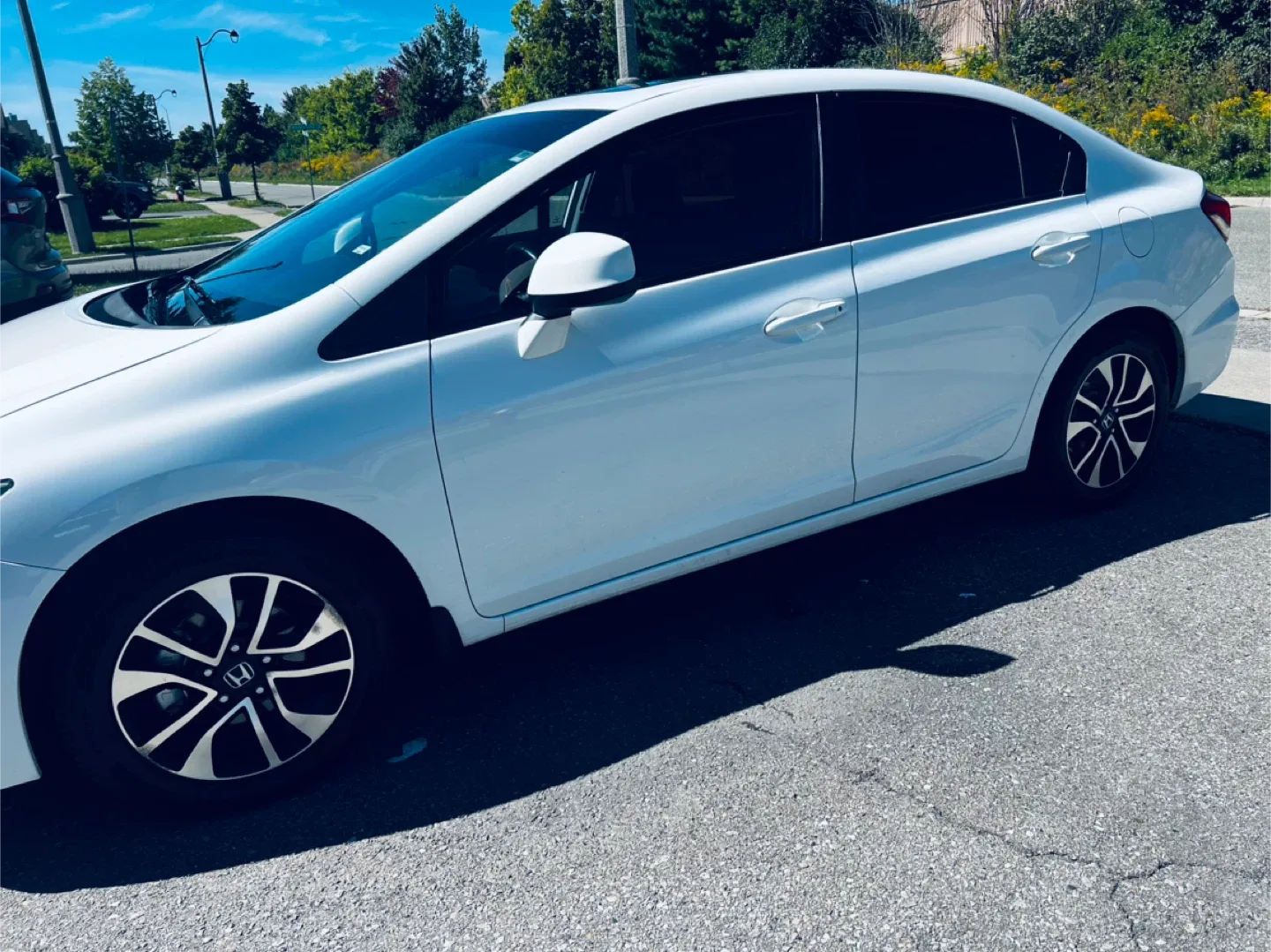 White Honda Civic Sedan image indicator(3)