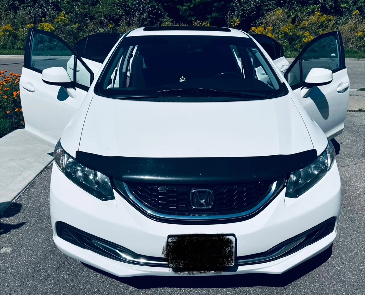 White Honda Civic Sedan image indicator(8)