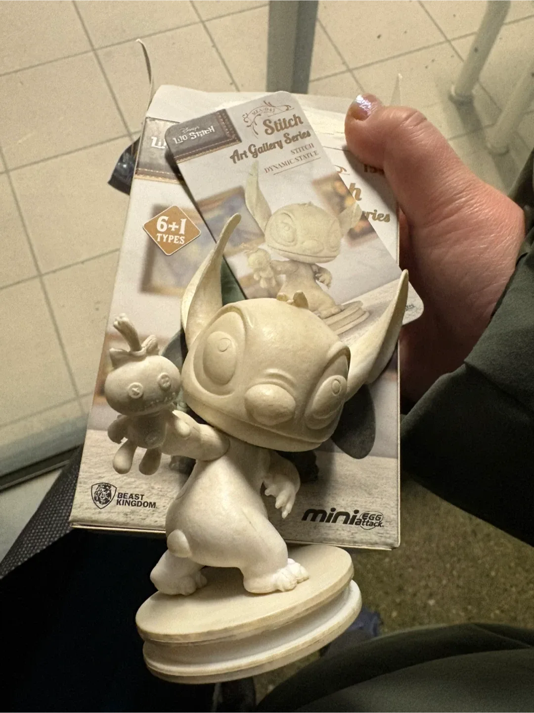 Disney's Lilo & Stitch Art Gallery Series Statue image indicator(2)