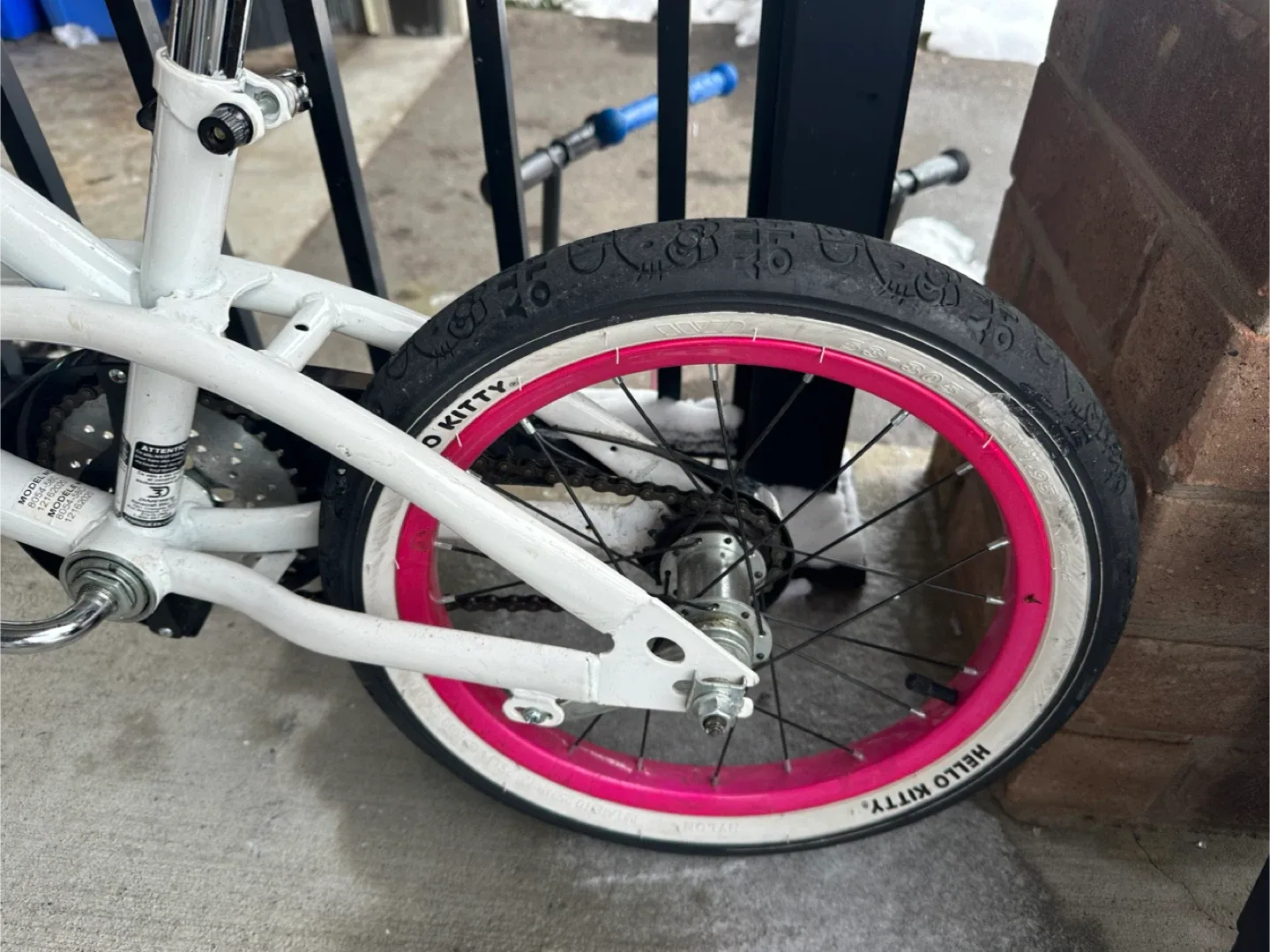 Hello Kitty Kids' Bike - White & Pink image indicator(2)