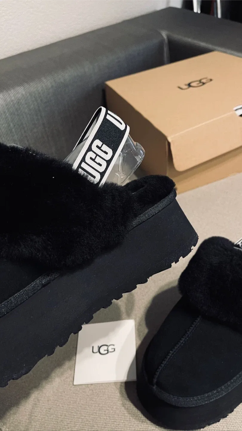 UGG Women's Black Platform Tasman Slipper, New in Box image indicator(3)