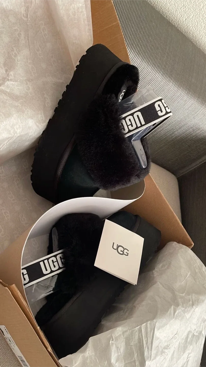 UGG Women's Black Platform Tasman Slipper, New in Box image indicator(4)