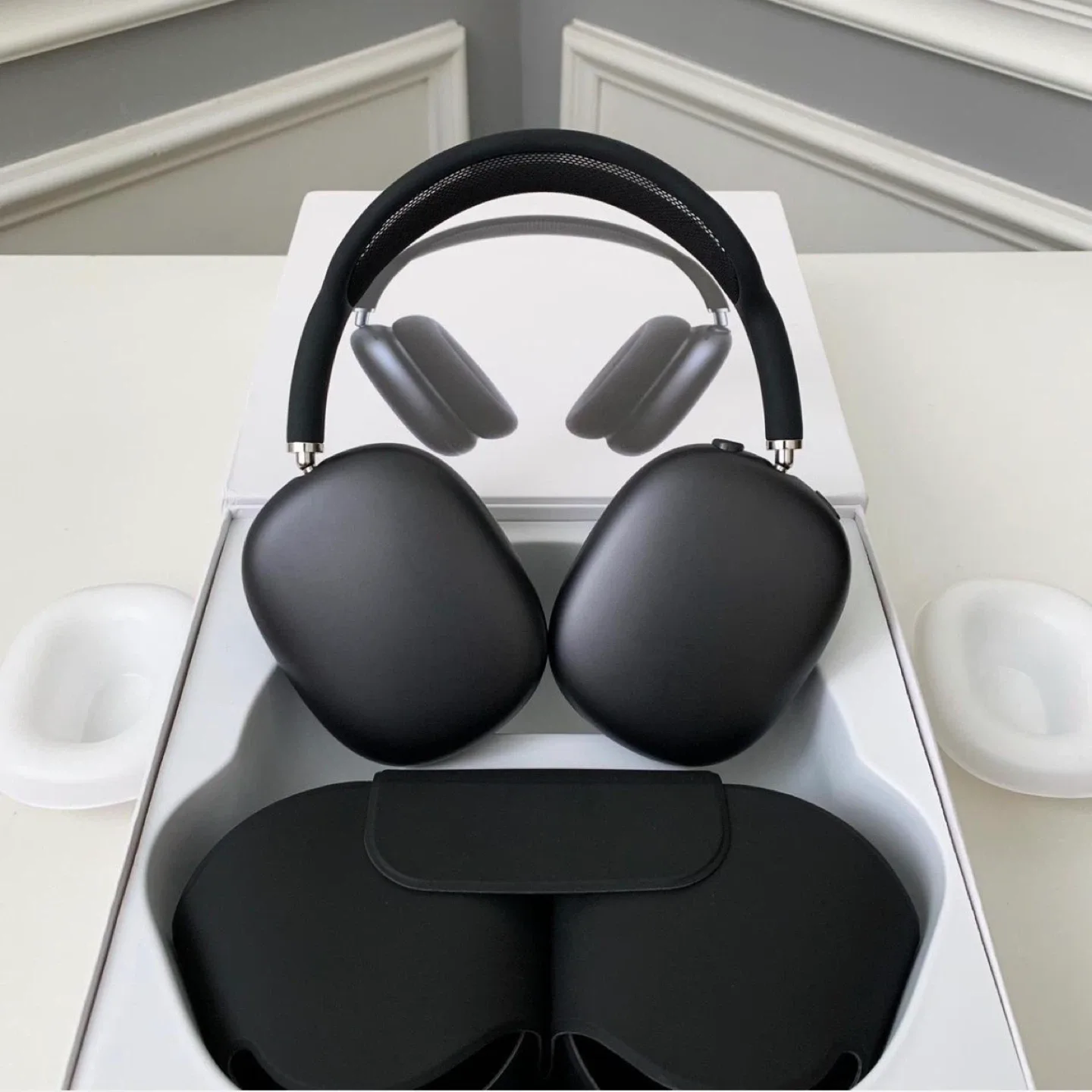 New Apple AirPods Max - Black image indicator(5)