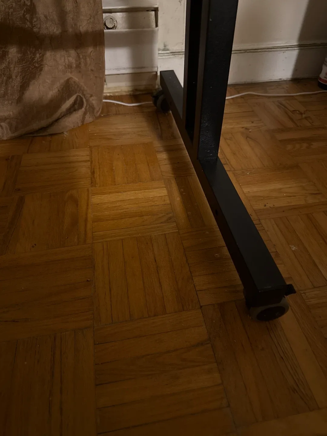 URGENT MOVING Black Adjustable Standing Desk image indicator(3)