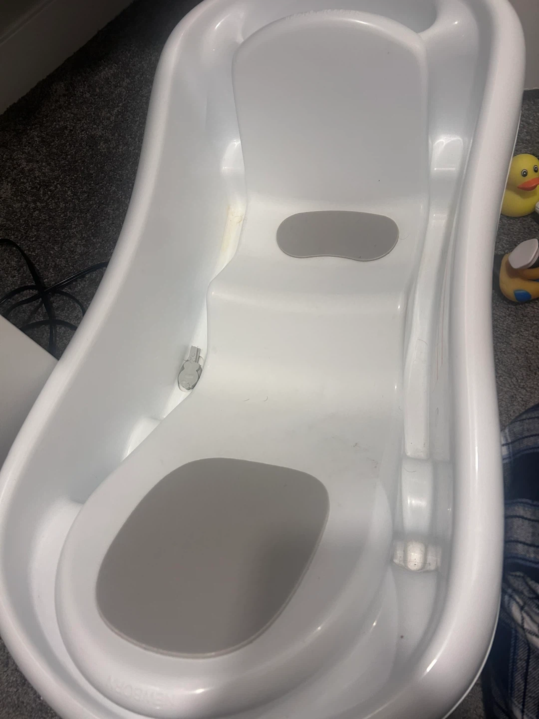 The First Years Sure Comfort Baby Bathtub