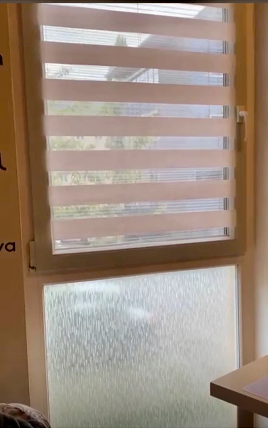 White Zebra Roller Blind - 60 inches image indicator(4)