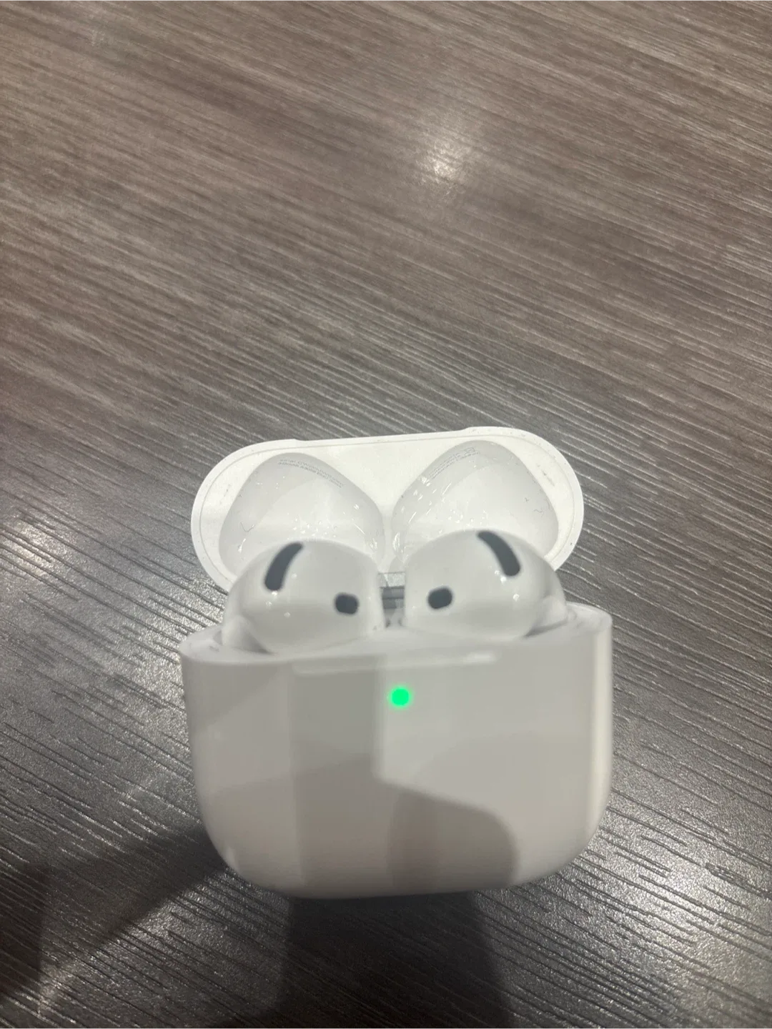 Apple AirPods Pro Case image indicator(3)