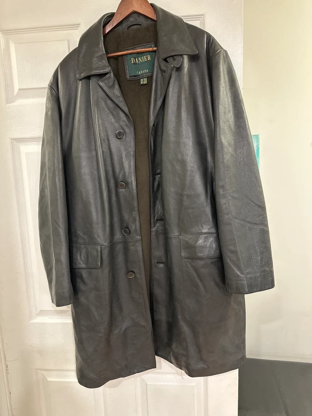 Danier Canada Leather Coat Size XL image indicator(2)