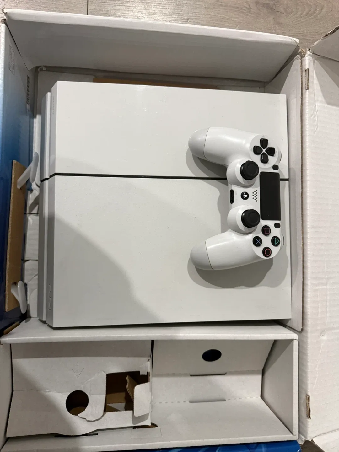 PlayStation 4 (PS4) White Console + Games