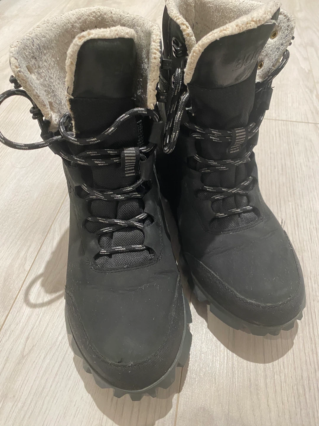UGG Neumel Chelsea Boots - Black - Size 7