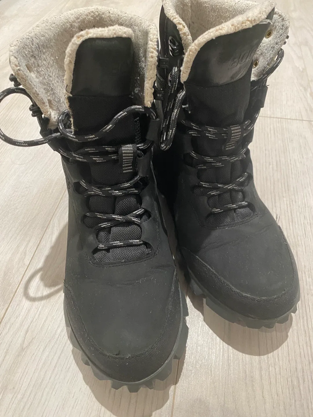 UGG Neumel Chelsea Boots - Black - Size 7