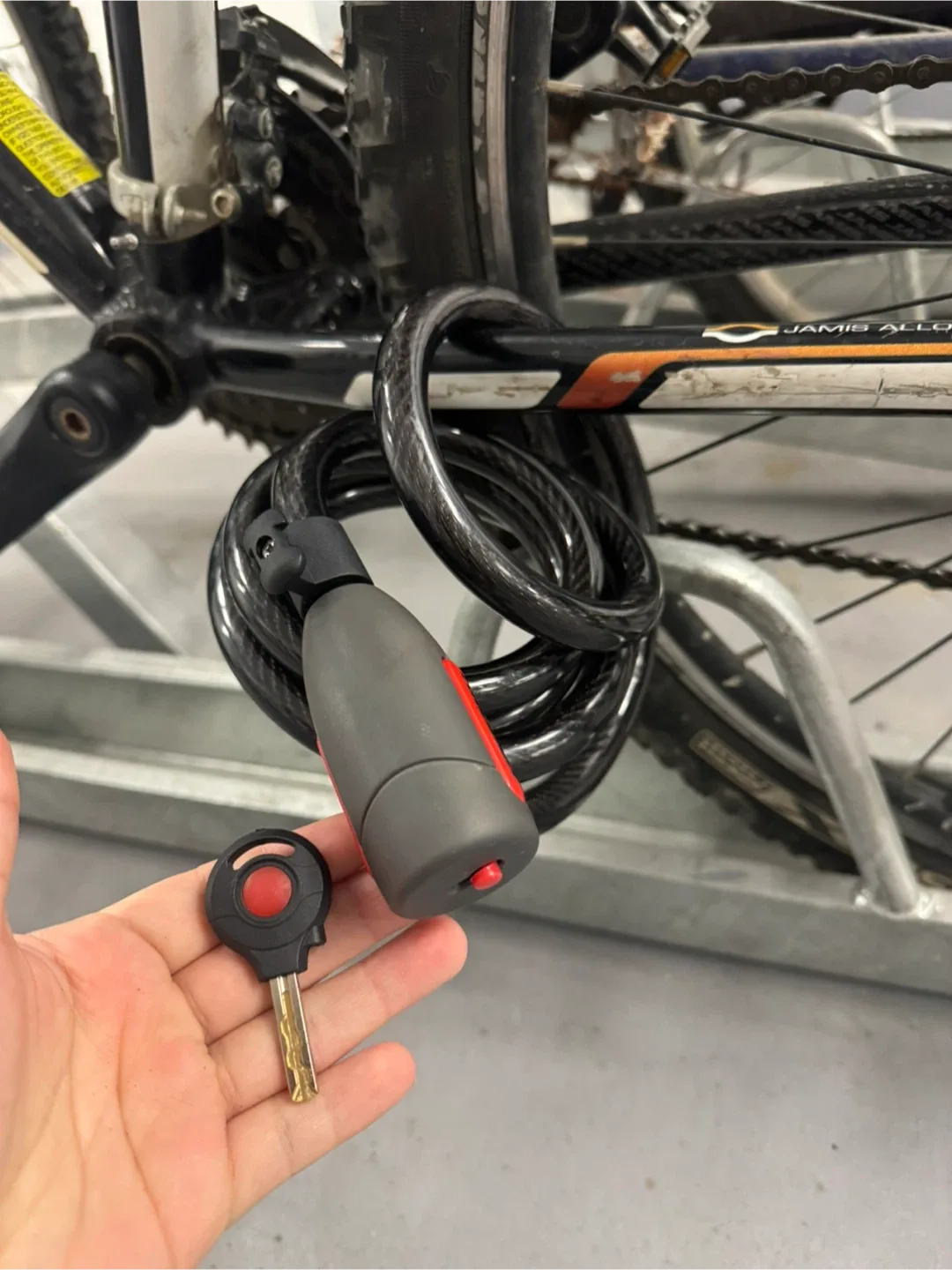 Raleigh Bike Lock with Key image indicator(2)