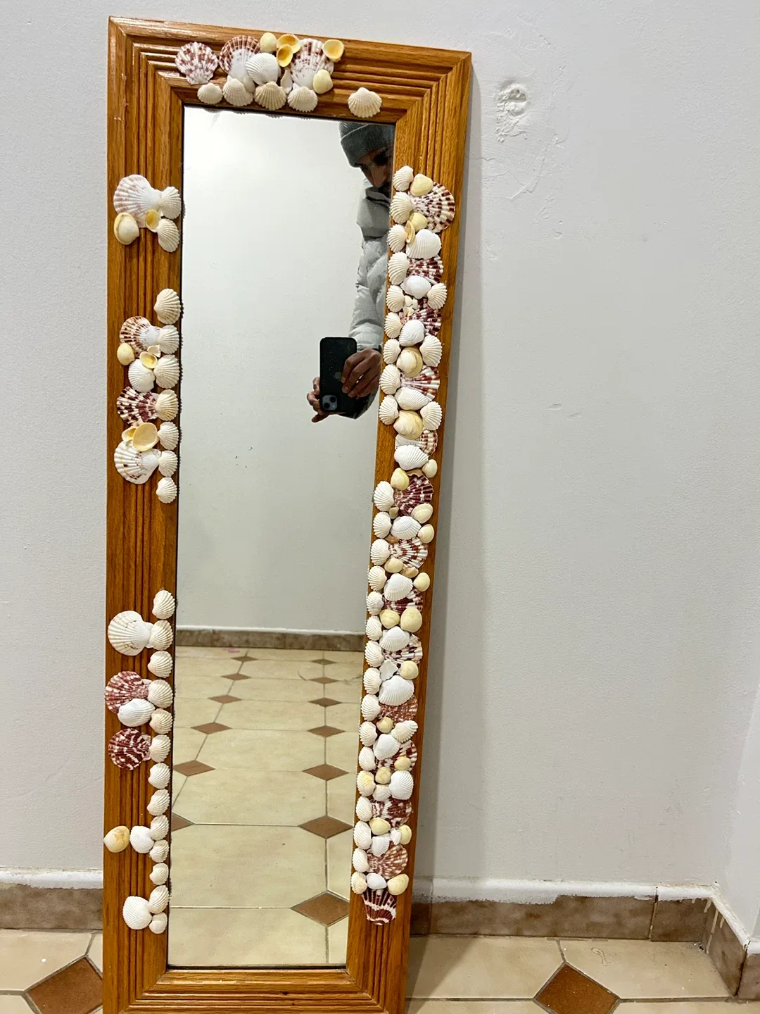 Seashell-Decorated Wood Framed Mirror image indicator(2)