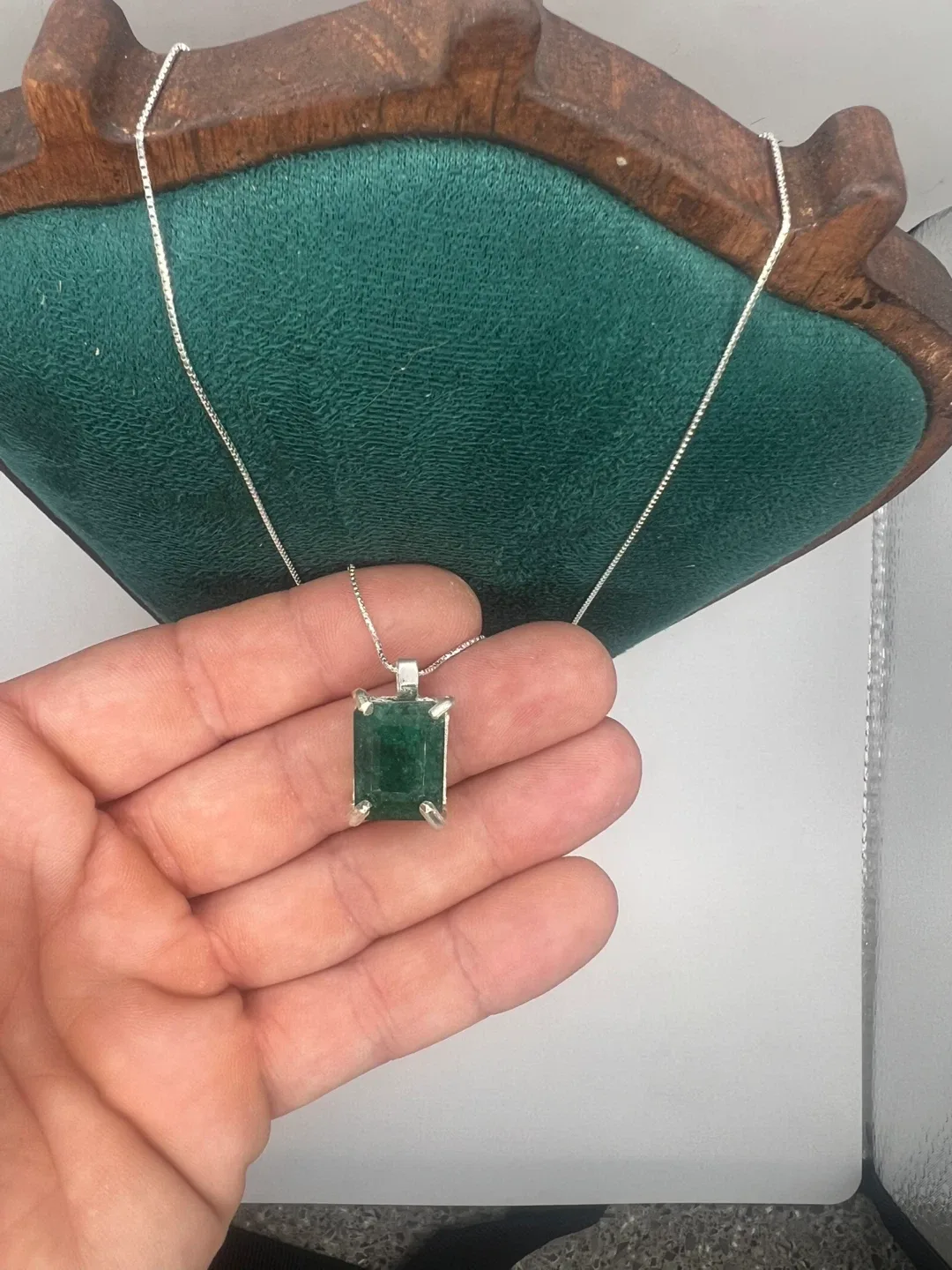 13.1 CT Natural Emerald Nexklace image indicator(2)