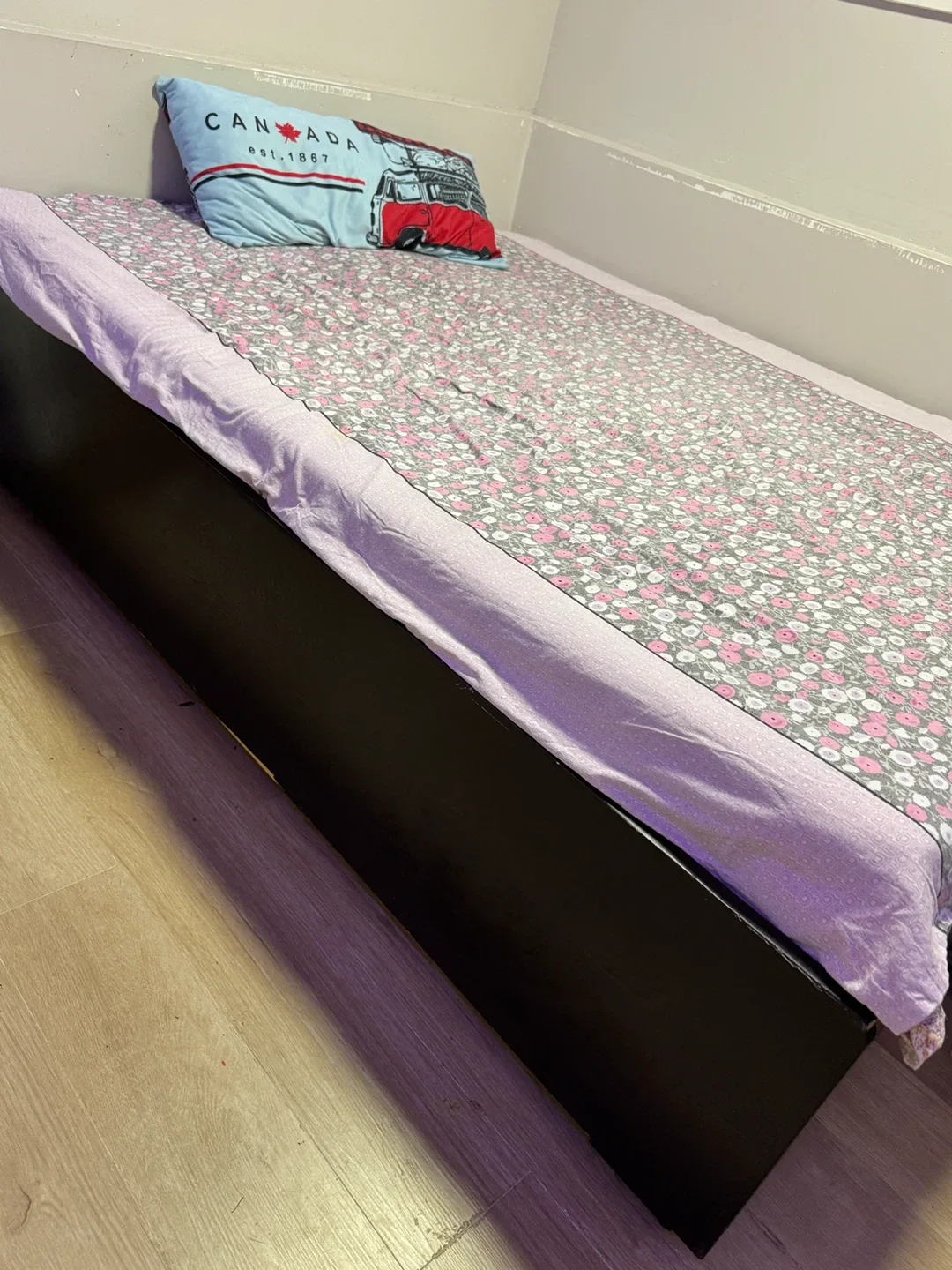 Queen size box bed with mattress image indicator(6)