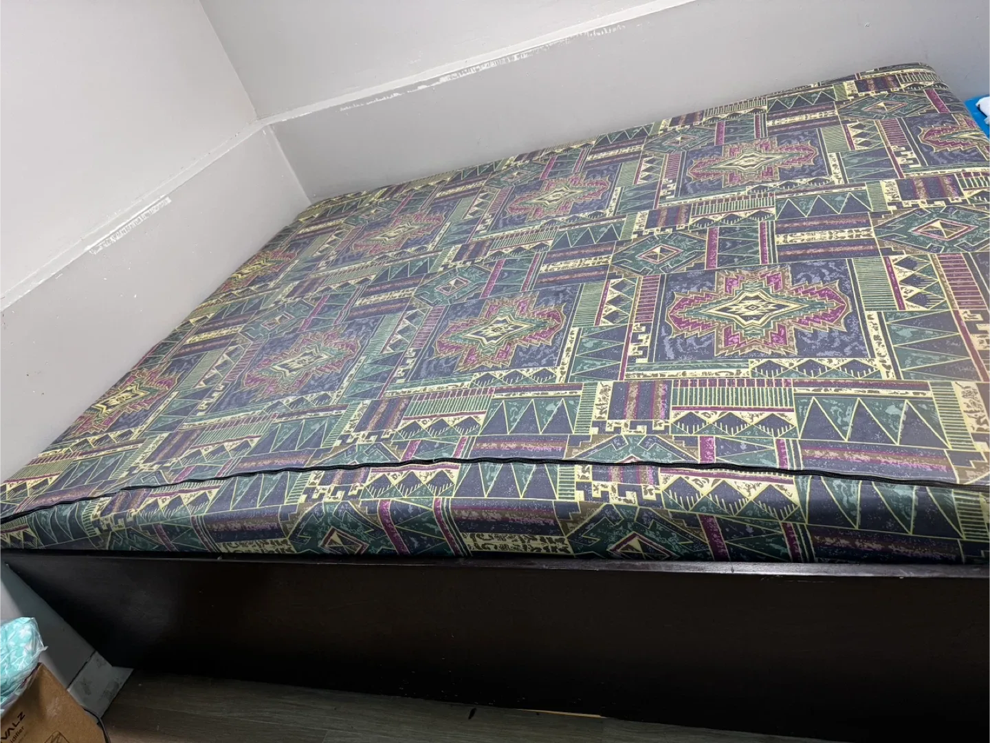 Queen size box bed with mattress image indicator(8)