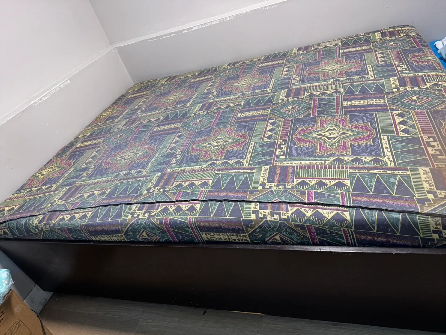 Queen size box bed with mattress image indicator(9)