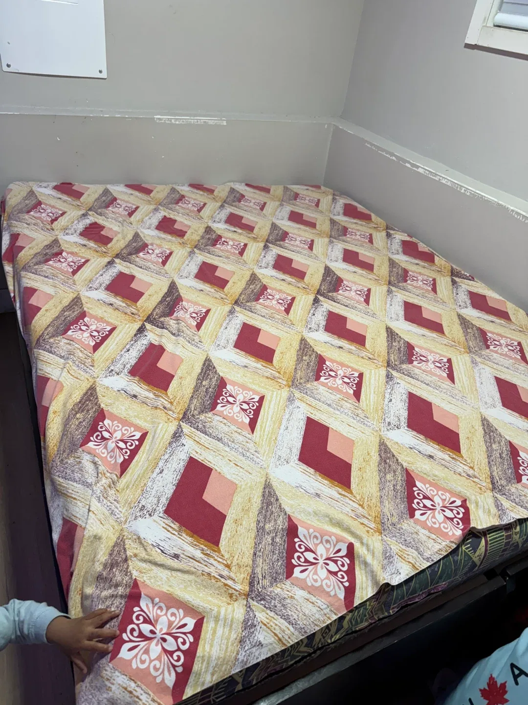 Queen size box bed with mattress image indicator(7)