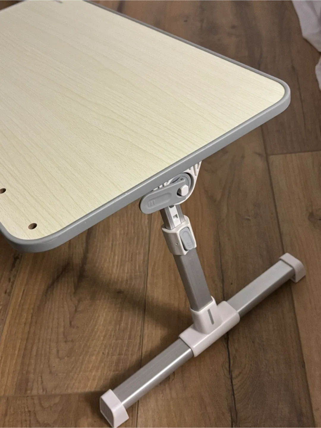 Prime Cables Adjustable Laptop Bed Desk image indicator(2)