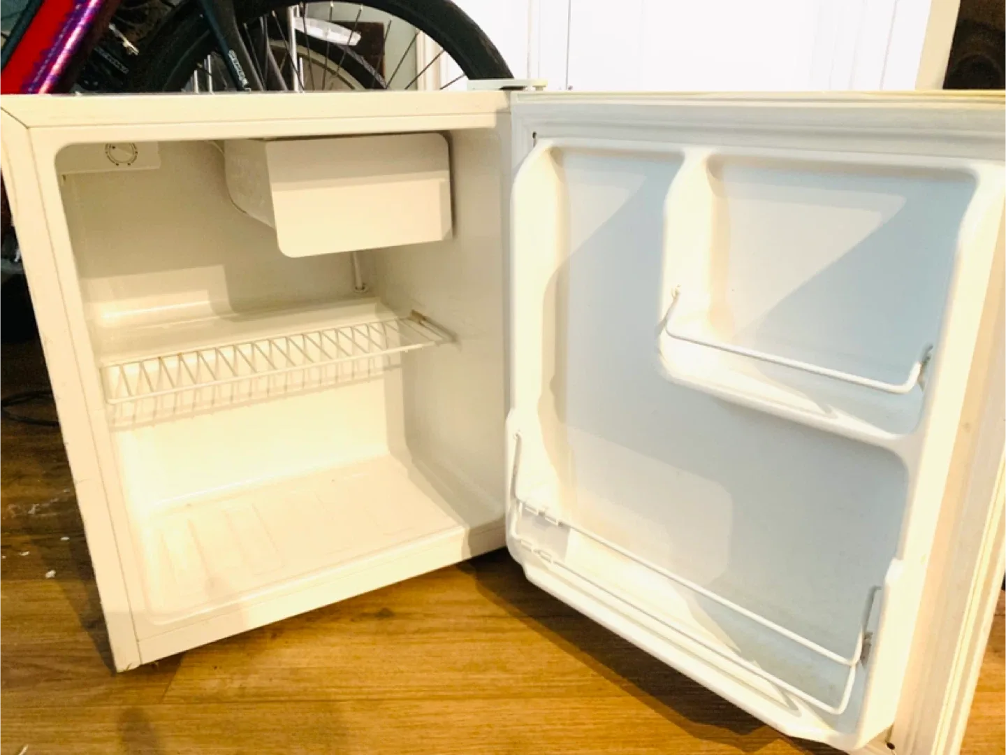 Mini Fridge - White image indicator(2)